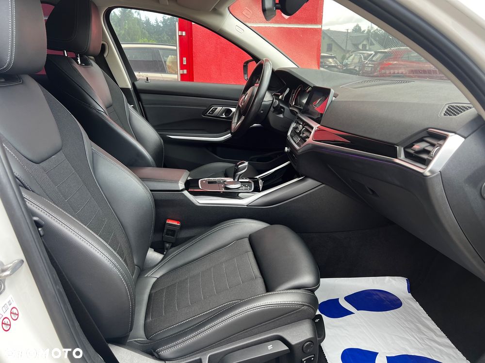 BMW Seria 3 320d xDrive Edition M Sport Shadow - 7