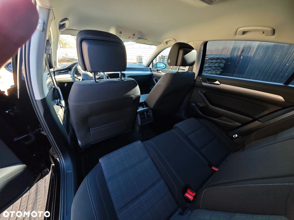 Volkswagen Passat - 24