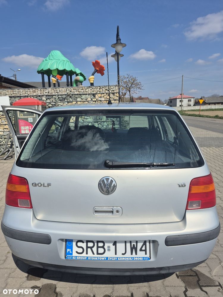 Volkswagen Golf - 6