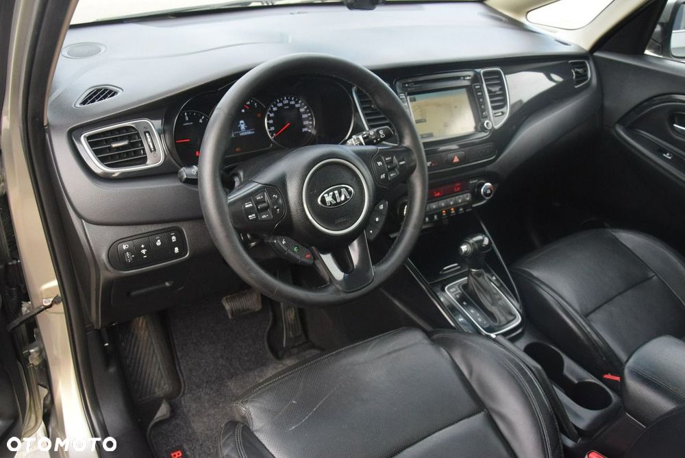 Kia Carens - 40