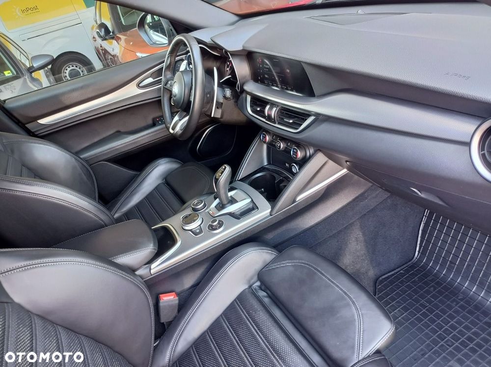 Alfa Romeo Stelvio - 36