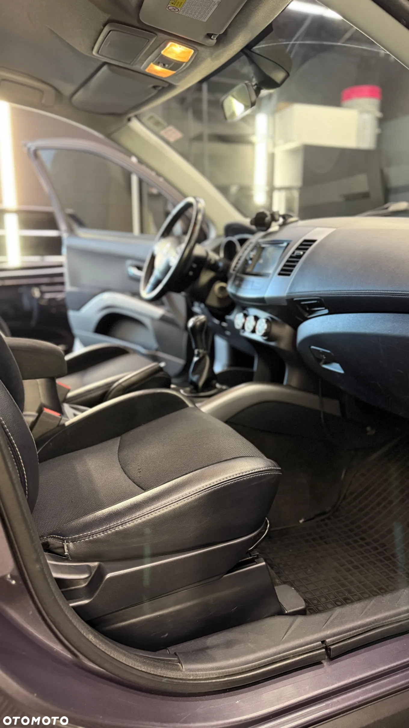 Mitsubishi Outlander 2.0 Intense + NAVI 2WD EU5 - 27