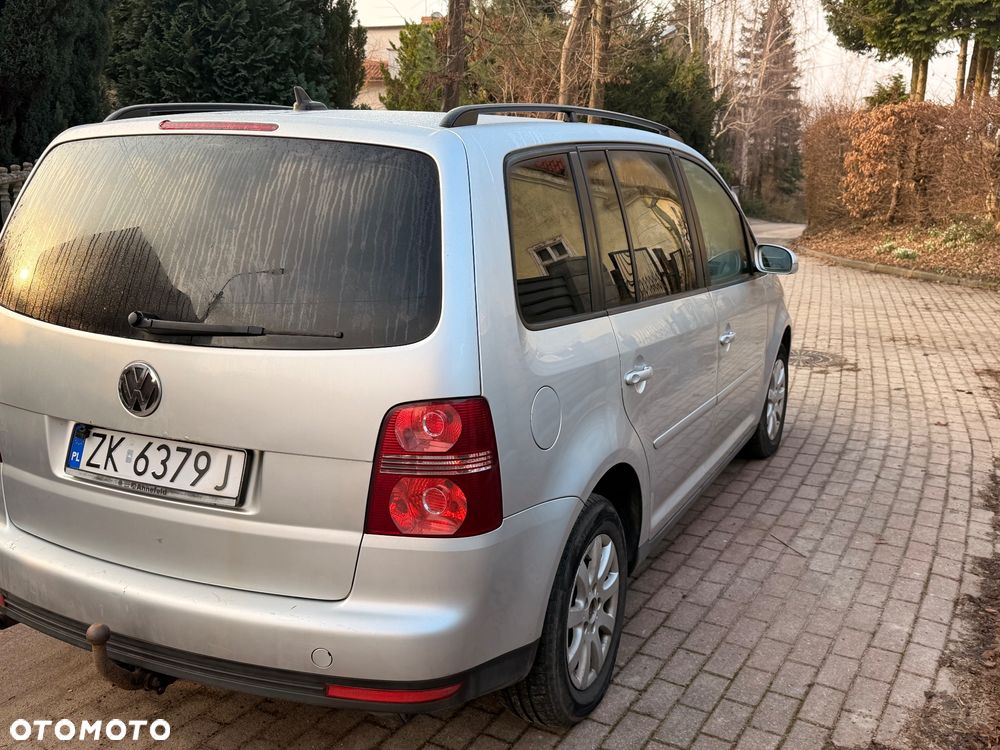 Volkswagen Touran - 5