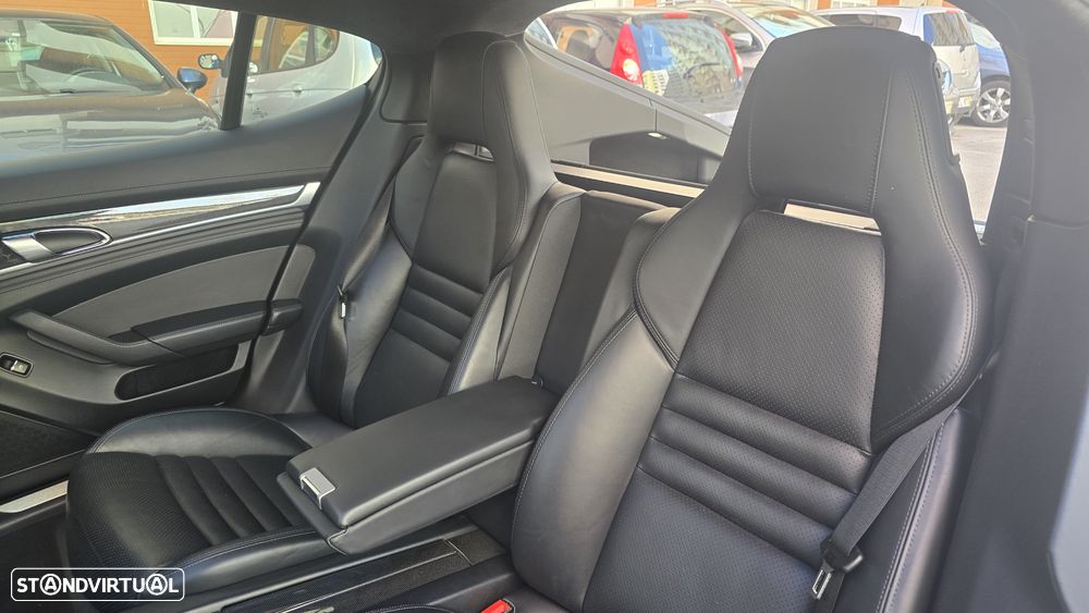 Porsche Panamera GTS PDK - 20