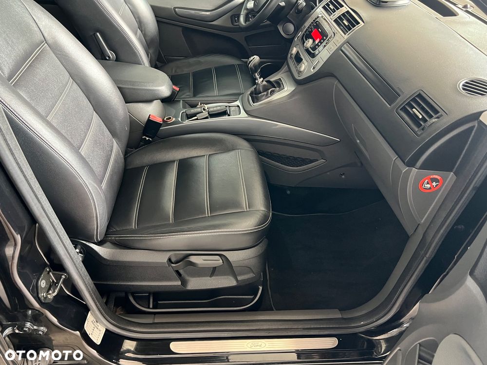 Ford Kuga - 24