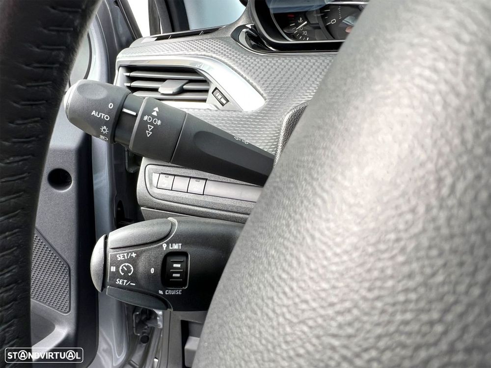 Peugeot 2008 1.5 BlueHDi Style - 15