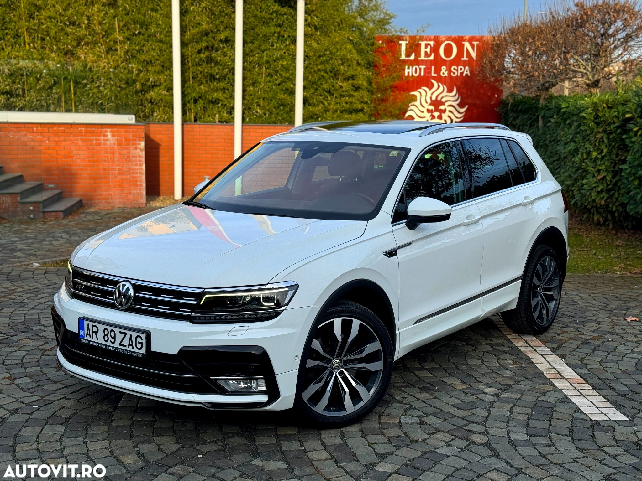 Volkswagen Tiguan - 2