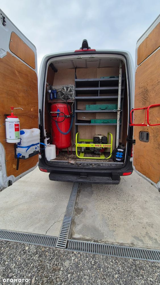 Mercedes-Benz SPRINTER 319 - 7