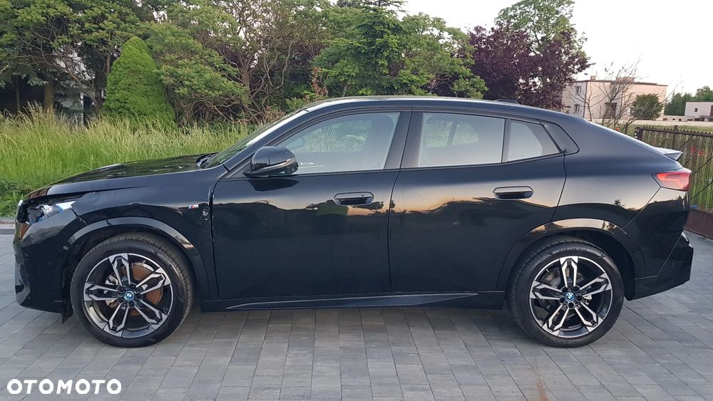 BMW iX2 - 13
