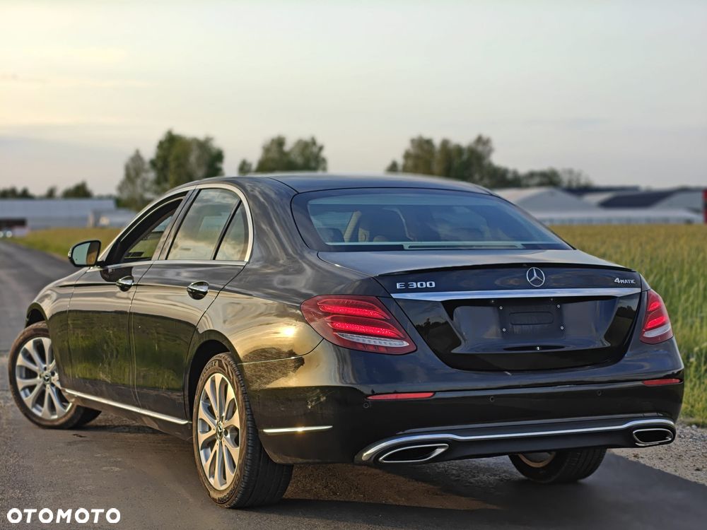 Mercedes-Benz Klasa E 300 9G-TRONIC Exclusive - 2