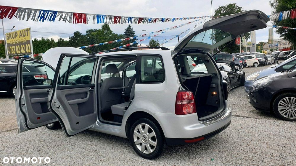 Volkswagen Touran - 18