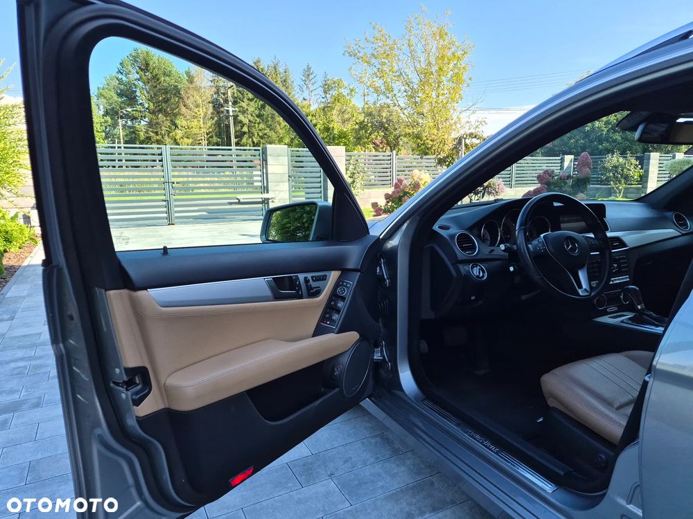 Mercedes-Benz Klasa C 300 CDI BlueEff 4-Matic Avantgarde - 8