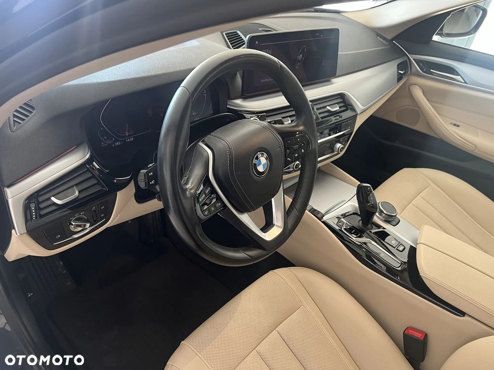 BMW Seria 5 520d mHEV - 16