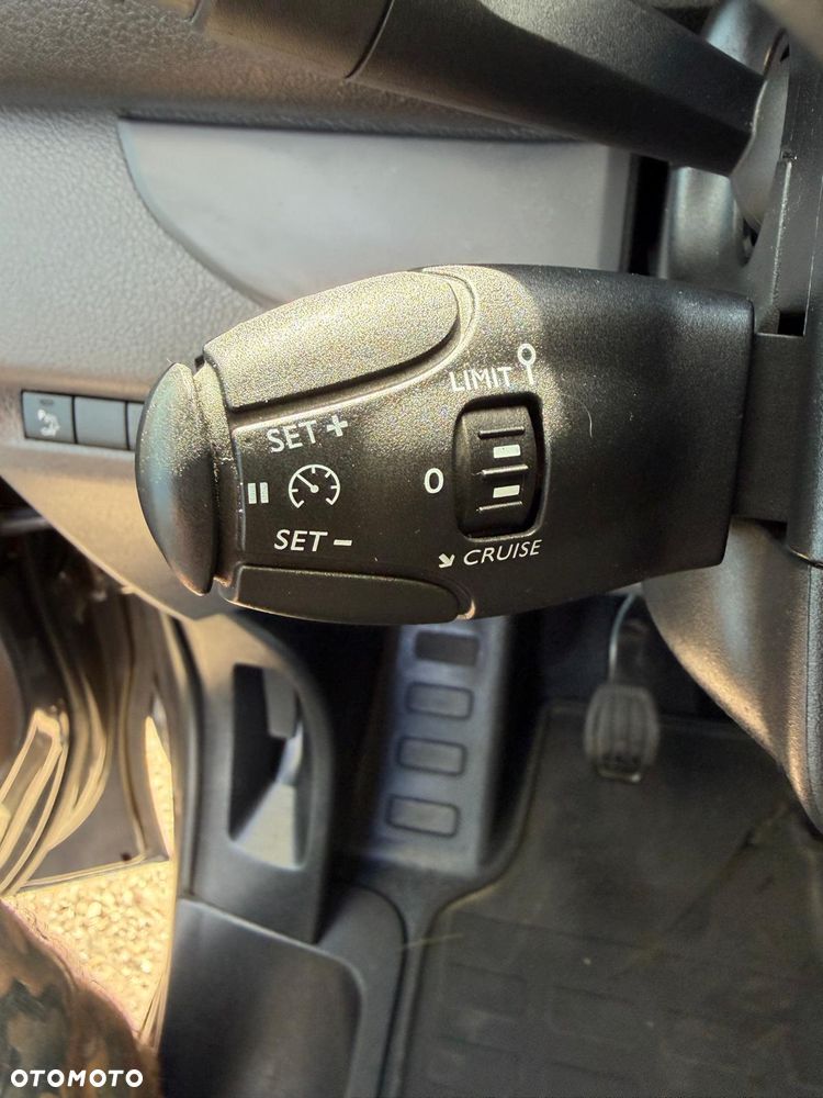 Peugeot Traveller - 15