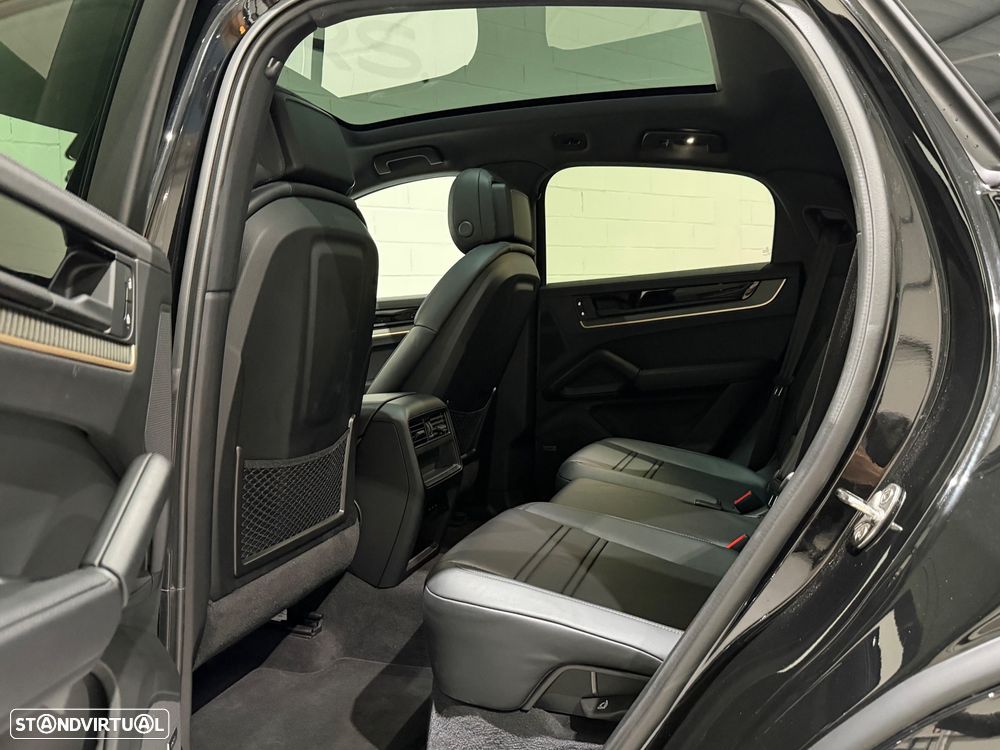 Porsche Cayenne Coupé E-Hybrid - 9