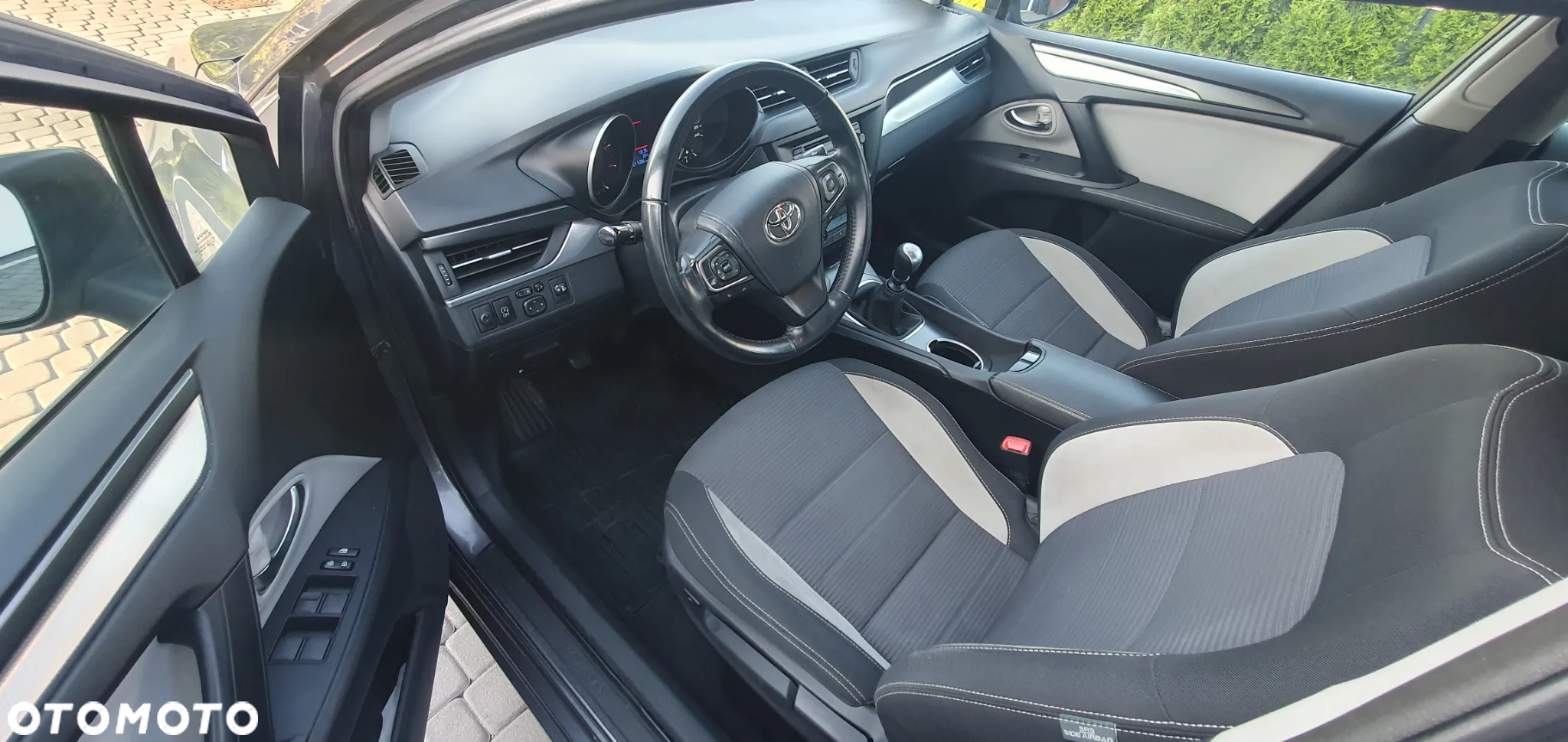 Toyota Avensis 2.0 D-4D Premium - 7