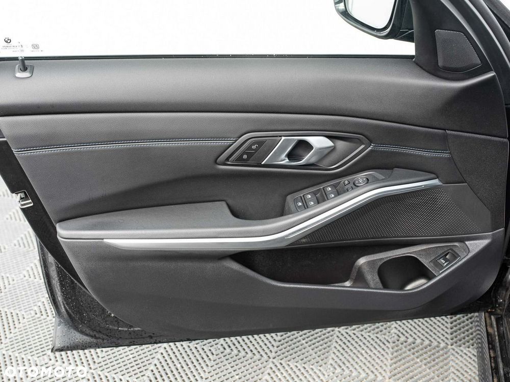 BMW Seria 3 320d mHEV M Sport - 10