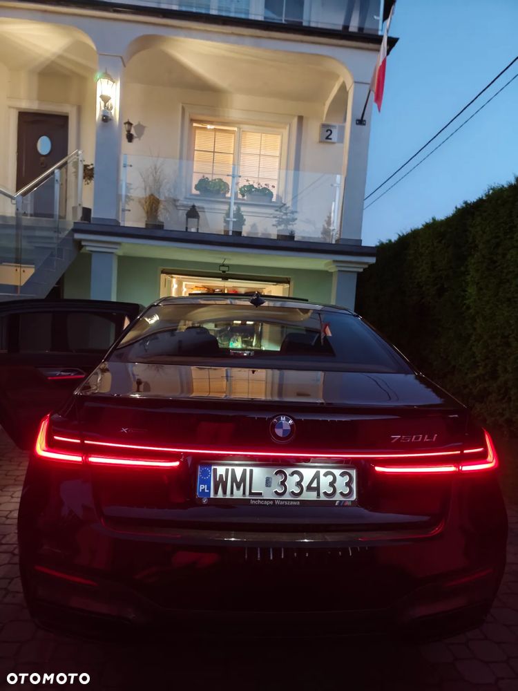 BMW Seria 7 750Li xDrive - 32