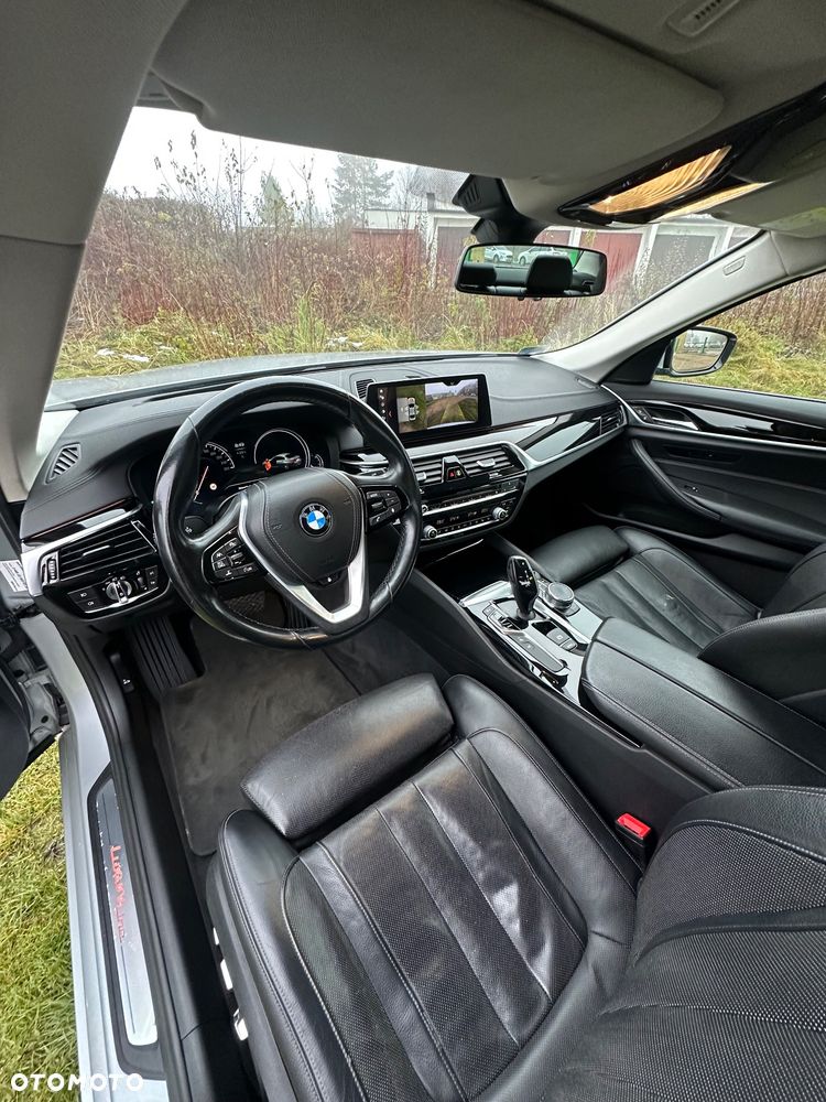 BMW Seria 5 530i xDrive Luxury Line - 9