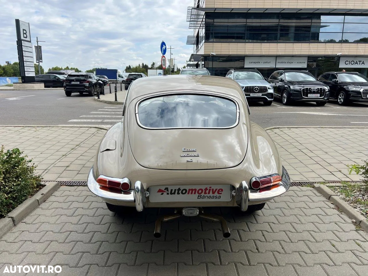 Jaguar E-Type - 4