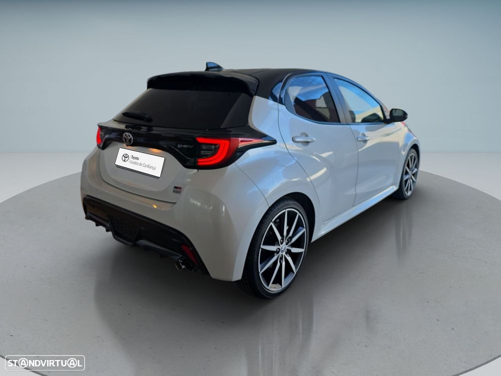 Toyota Yaris - 10