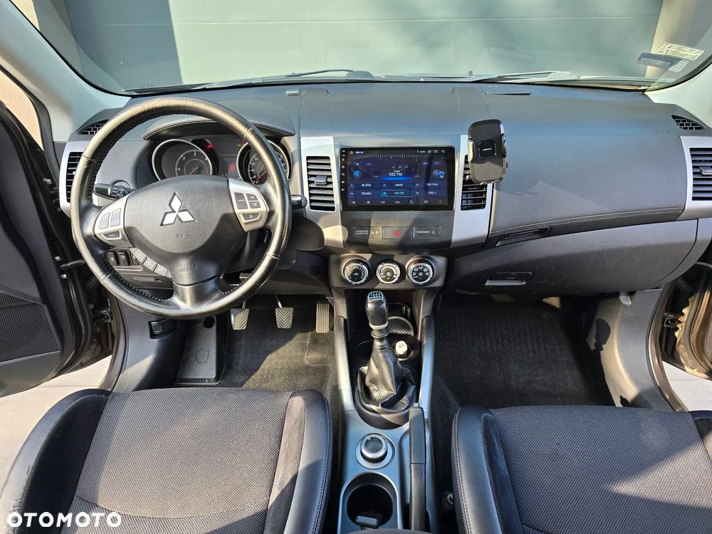 Mitsubishi Outlander - 12
