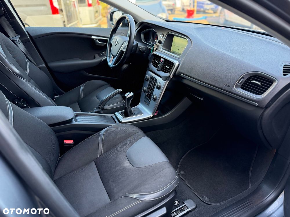 Volvo V40 - 23