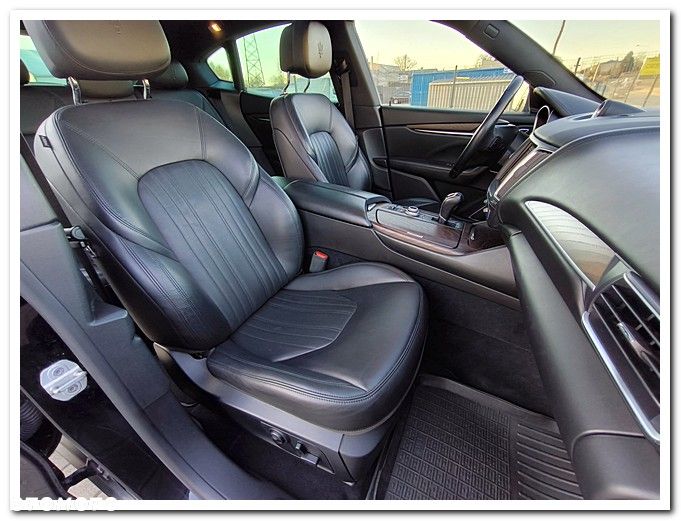 Maserati Levante Q4 Executive - 33