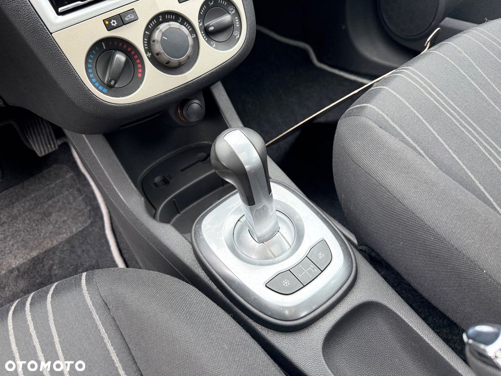 Opel Corsa 1.2 16V Silverline Easytronic - 4