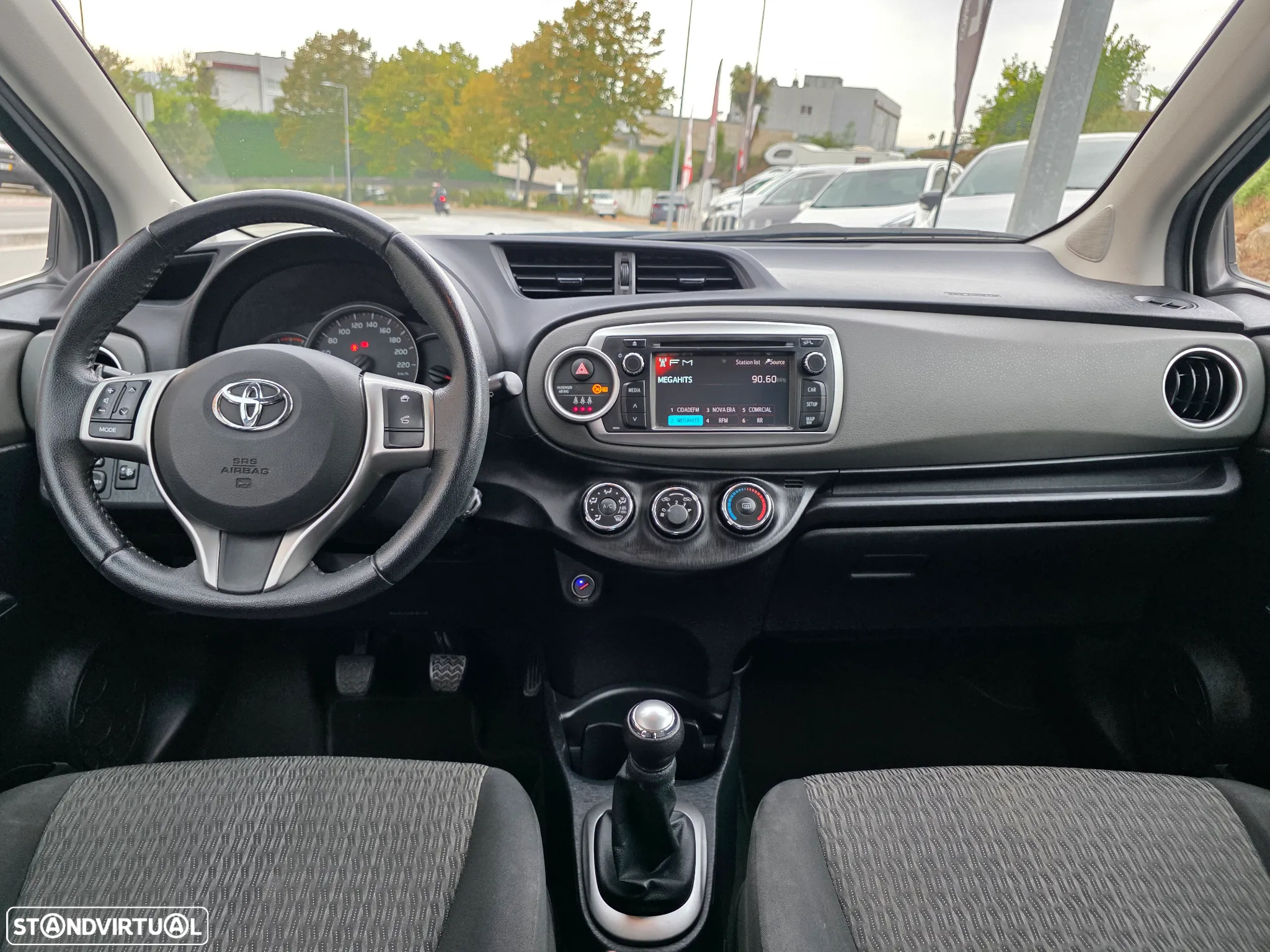 Toyota Yaris 1.0 VVT-i Comfort +PS Style+P.Techno - 3
