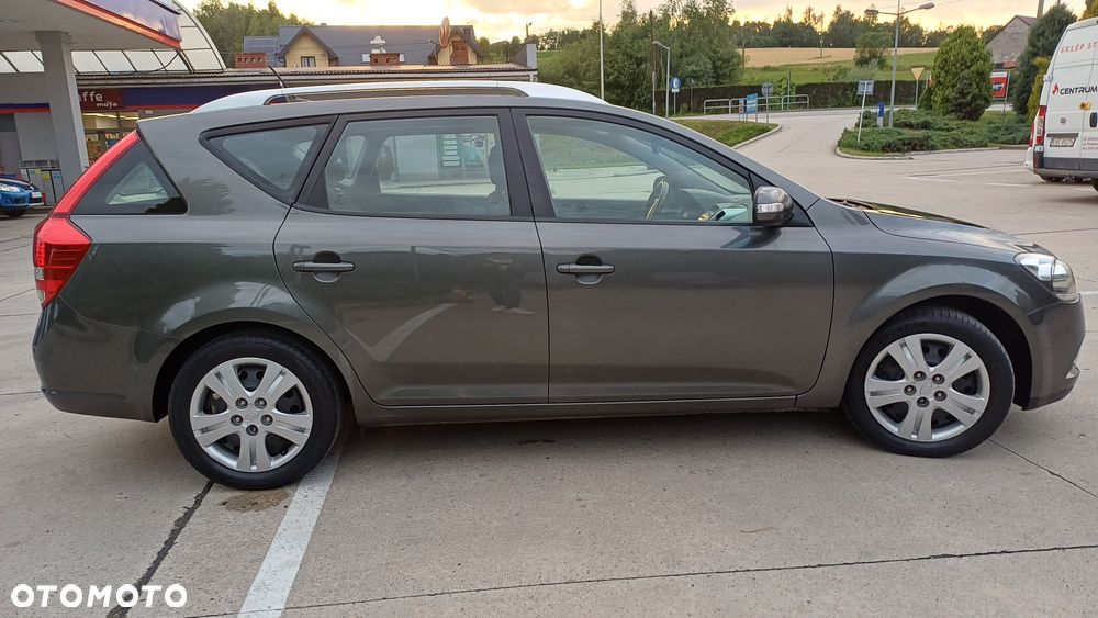 Kia Ceed - 4