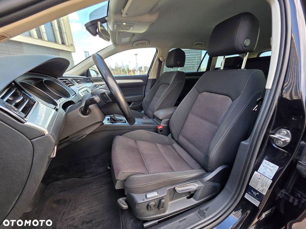 Volkswagen Passat - 13
