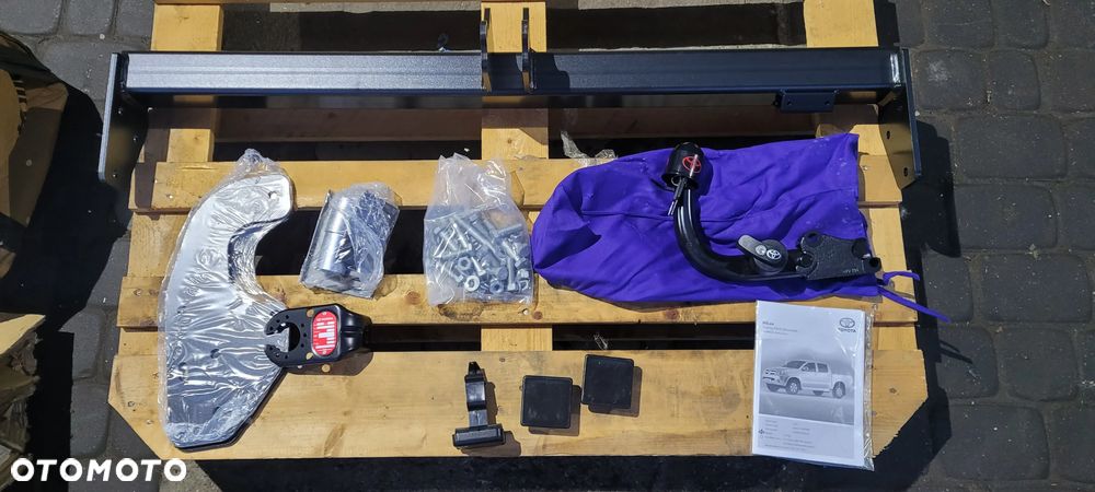 HAK - Toyota Hilux od 2005 Oryginał - 1