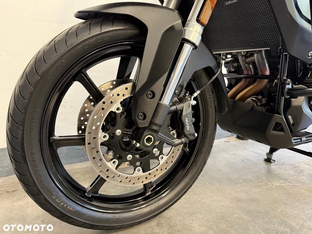 Suzuki V-STROM - 10