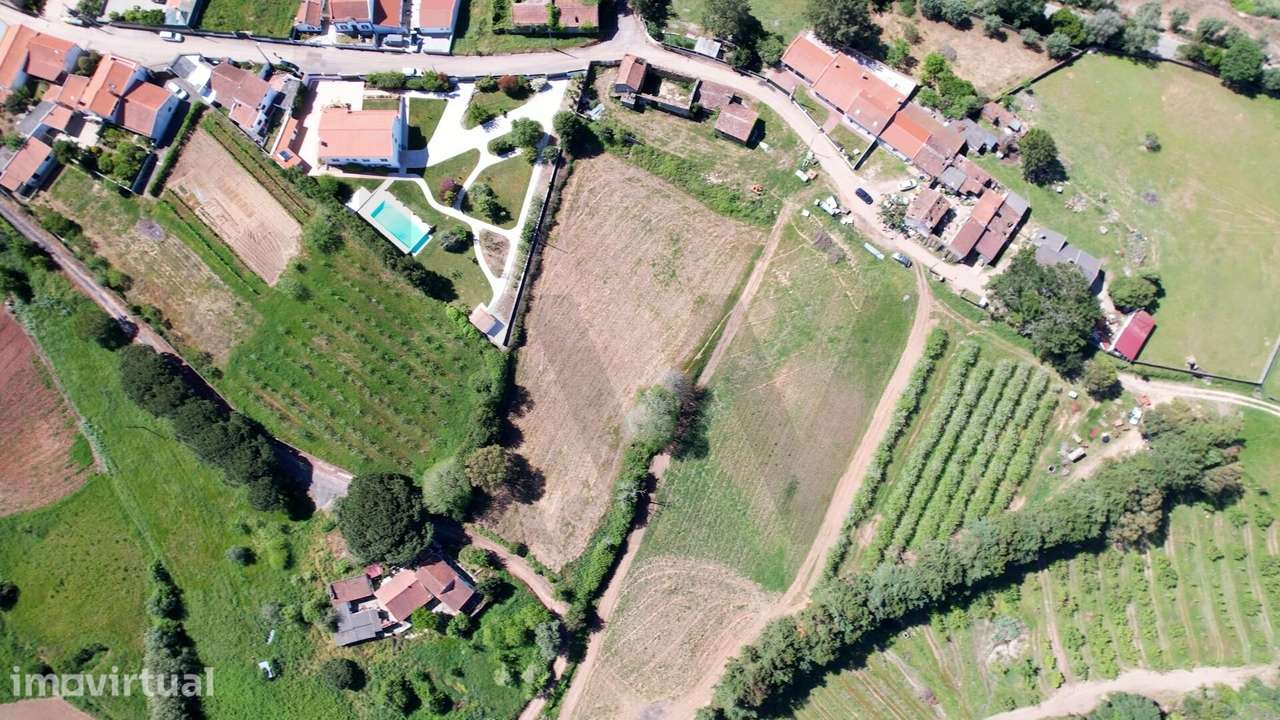 Terreno 4.400 m2 com ruínas e elevado potencial de construção | Óbidos - Grande imagem: 3/8