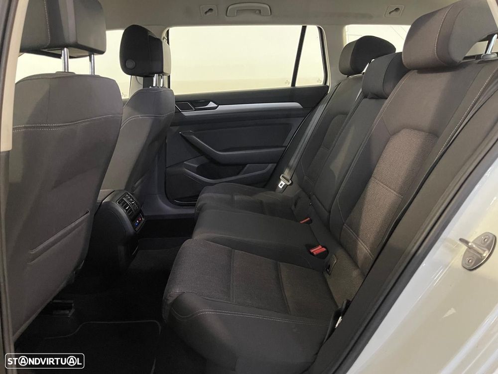 VW Passat Variant 2.0 TDi Elegance DSG - 12