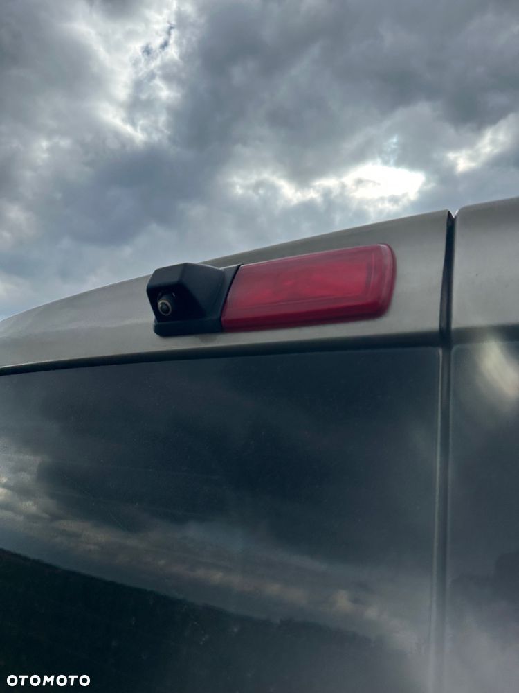 Renault Trafic Grand 1.6 dCi - 21