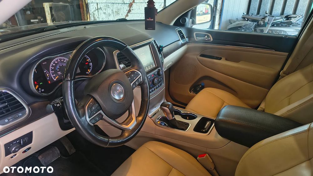 Jeep Grand Cherokee - 16