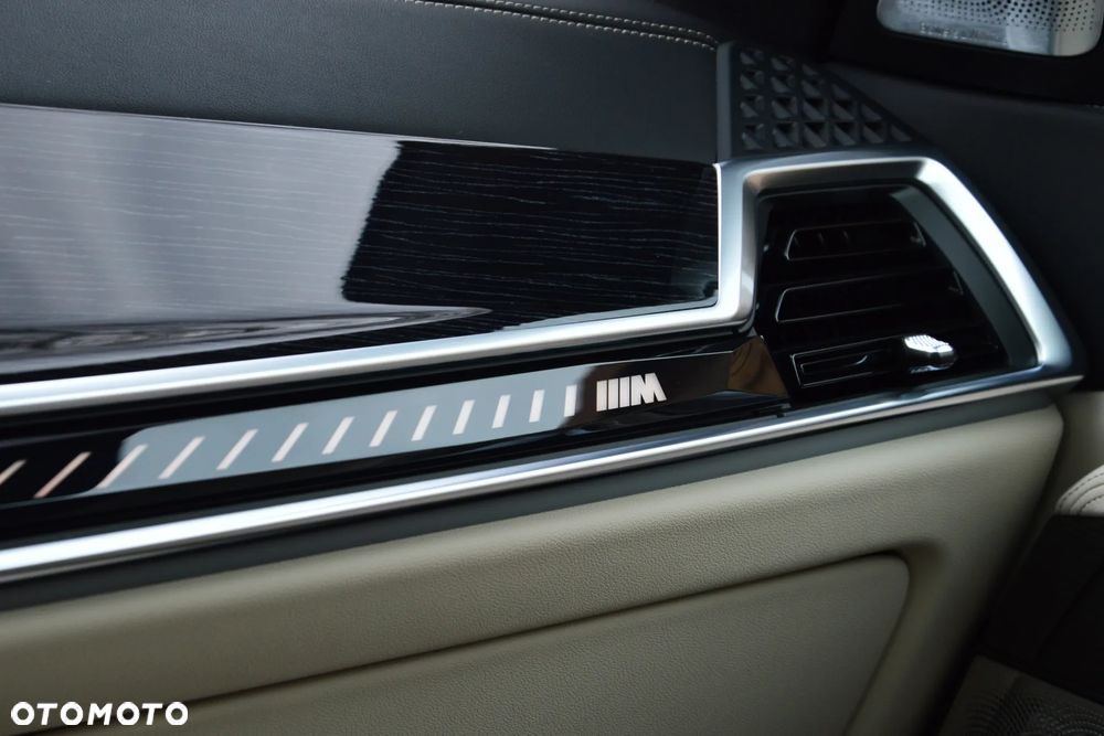 BMW X7 M60i xDrive mHEV sport - 32