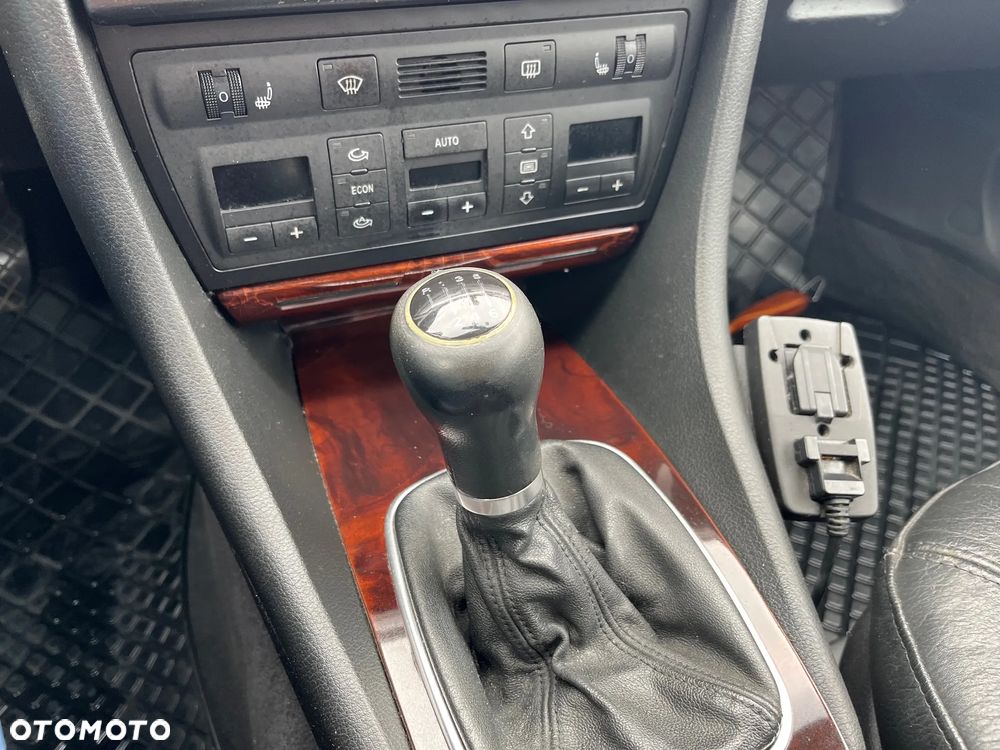 Audi A6 Limousine 2.5 TDI - 17