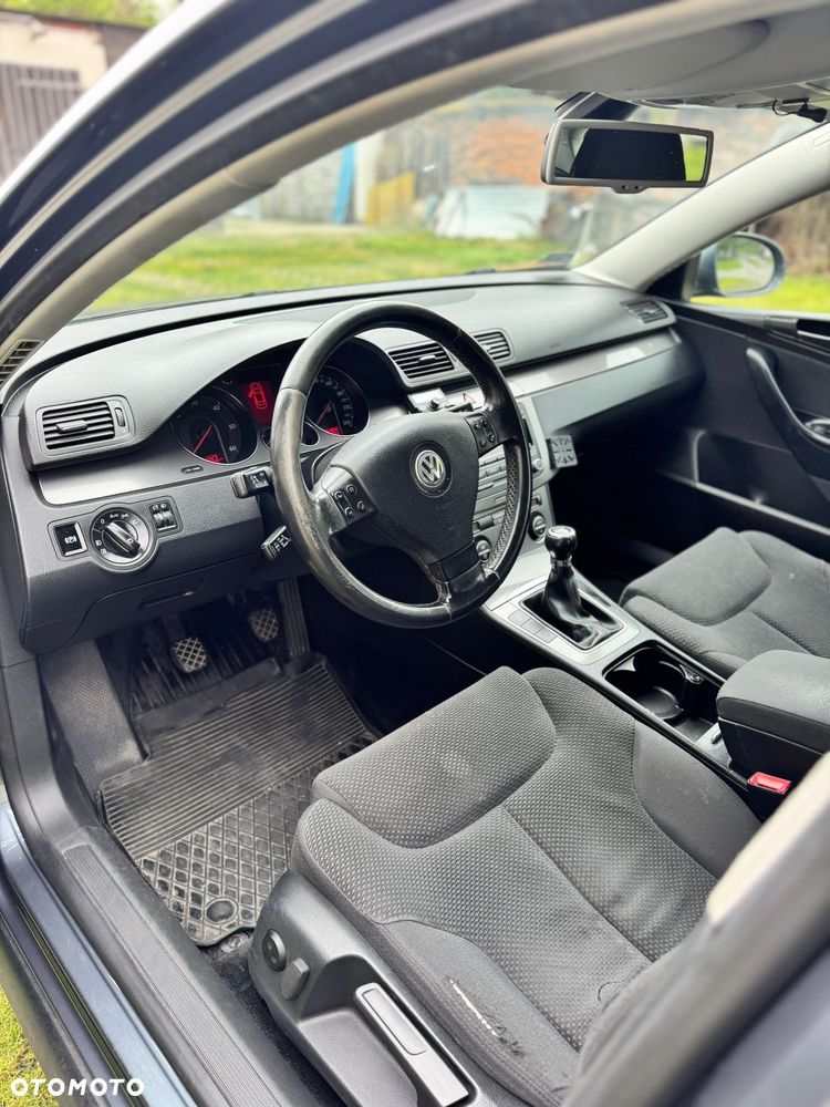 Volkswagen Passat 1.9 TDI Sportline - 20