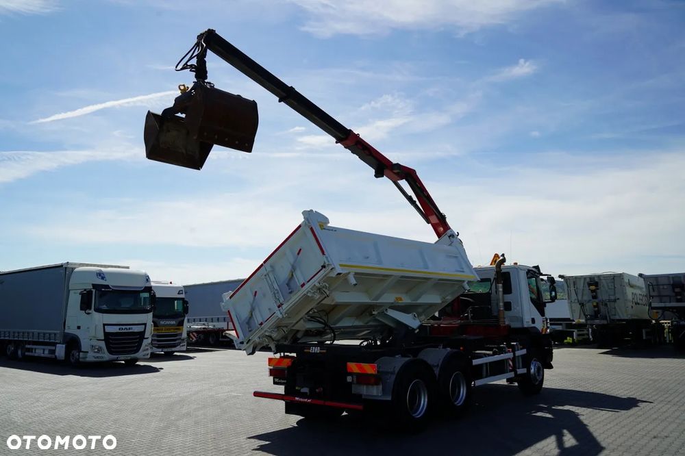 Iveco TRAKKER 360 / 6x4 / WYWROTKA DWUSTRONNA + HYDROBURTA / + HDS HMF 1643 Z2 / ŁYŻKA CHWYTAKOWA / ROTATOR / PILOT - 12