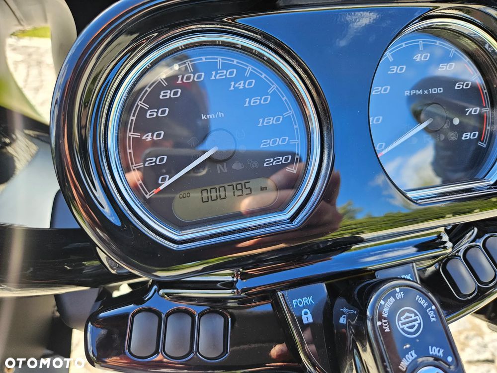 Harley-Davidson Trike Freewheeler - 17