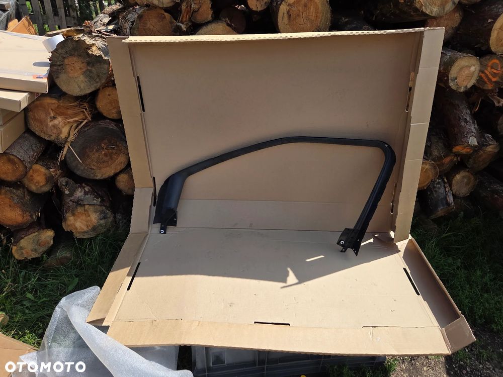 Uszczelka ramka Szyby Drzwi Lewa Przód przednia Citroen C3 Aircross YQ00069680 39149283 - 2