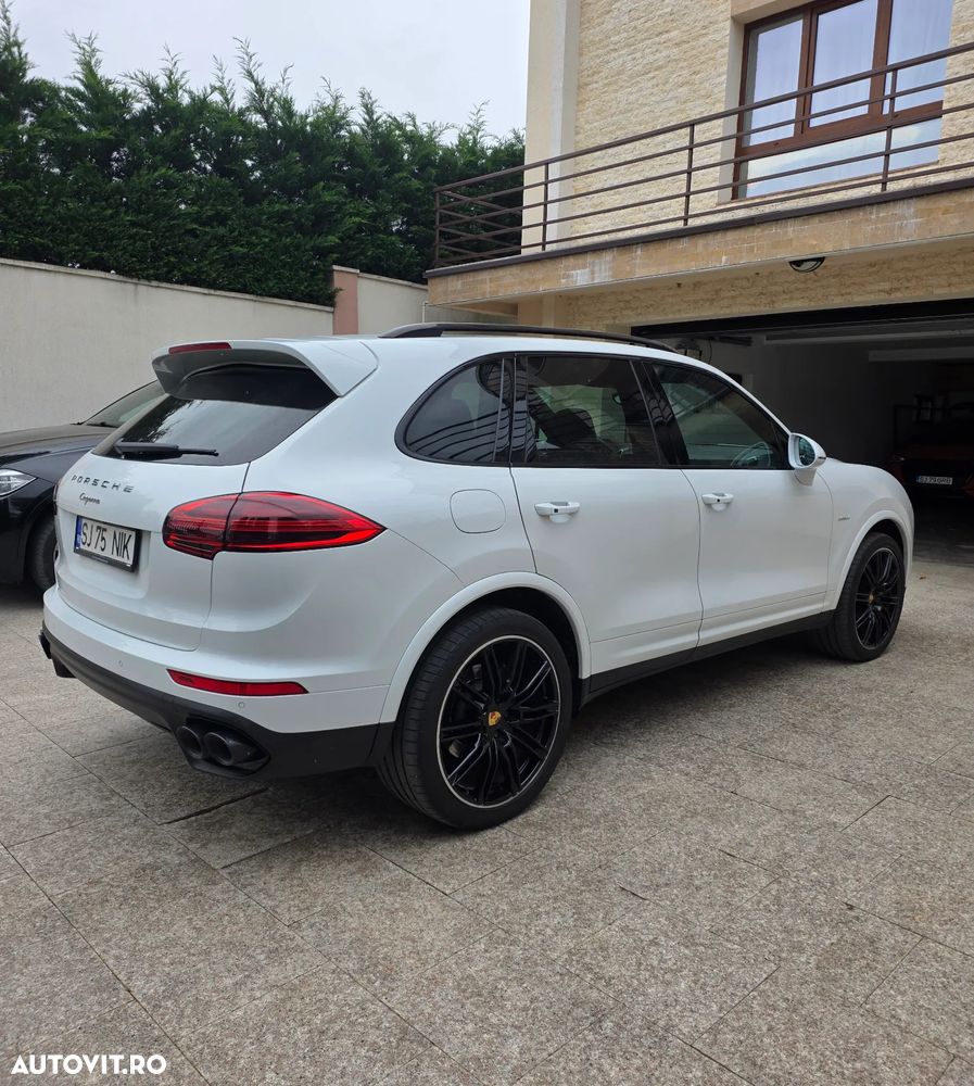 Porsche Cayenne - 4