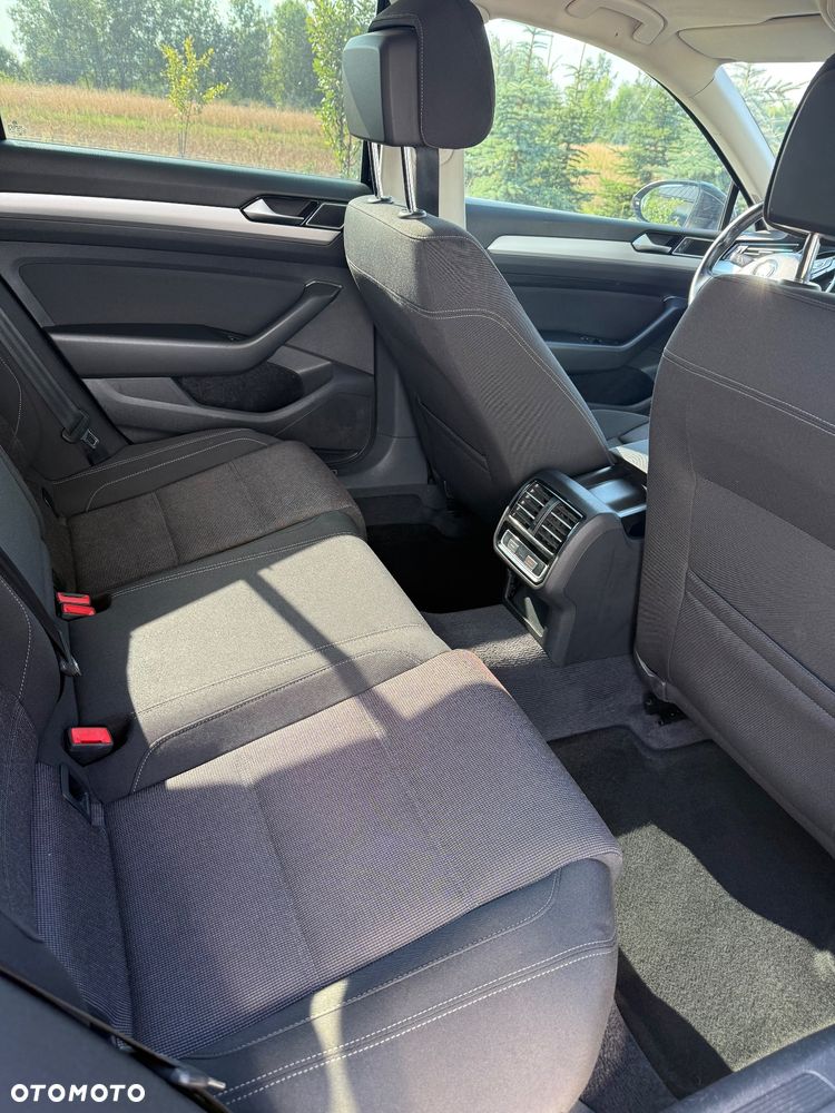 Volkswagen Passat 1.6 TDI SCR DSG Comfortline - 9
