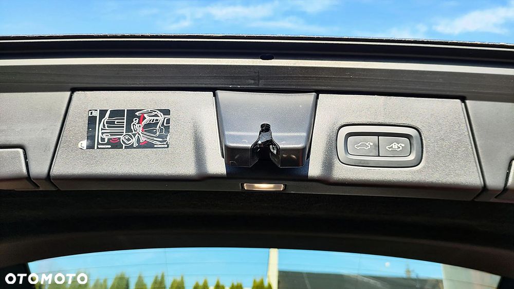 Volvo V90 T6 AWD Plug-In Hybrid Plus Dark - 32