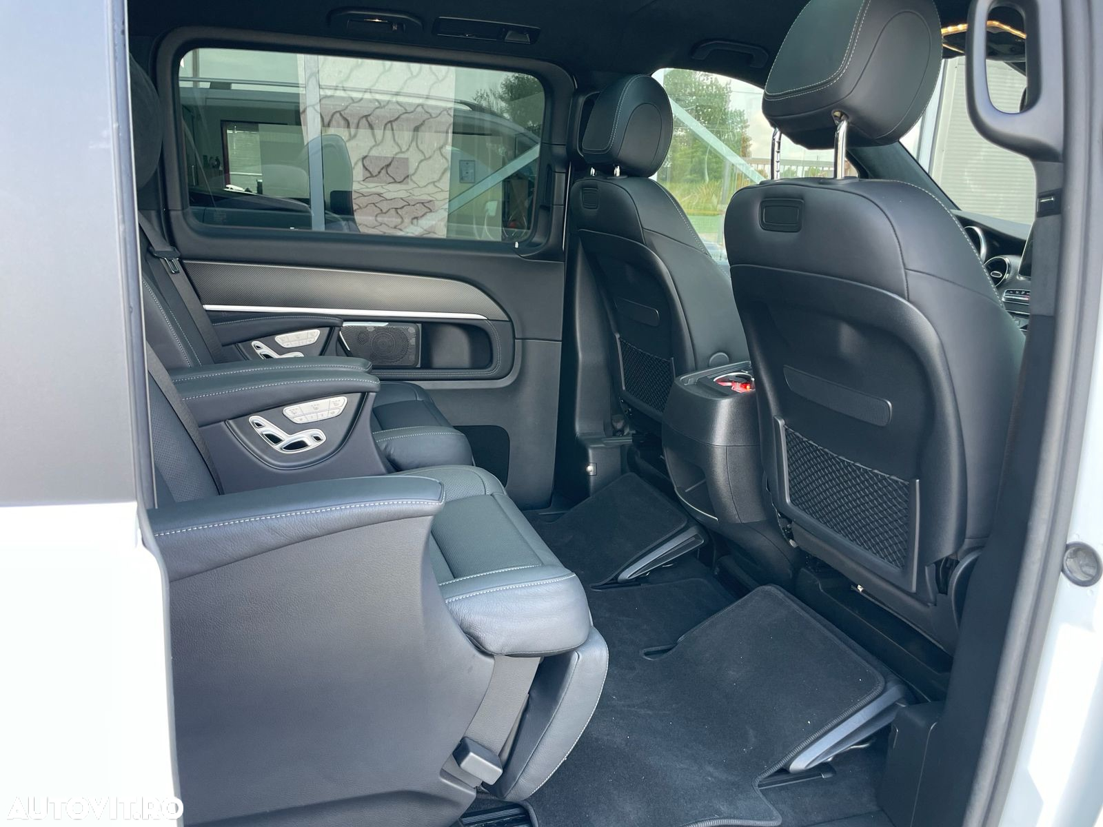 Mercedes-Benz V 300 d lang 4Matic 9G-TRONIC Exclusive - 28