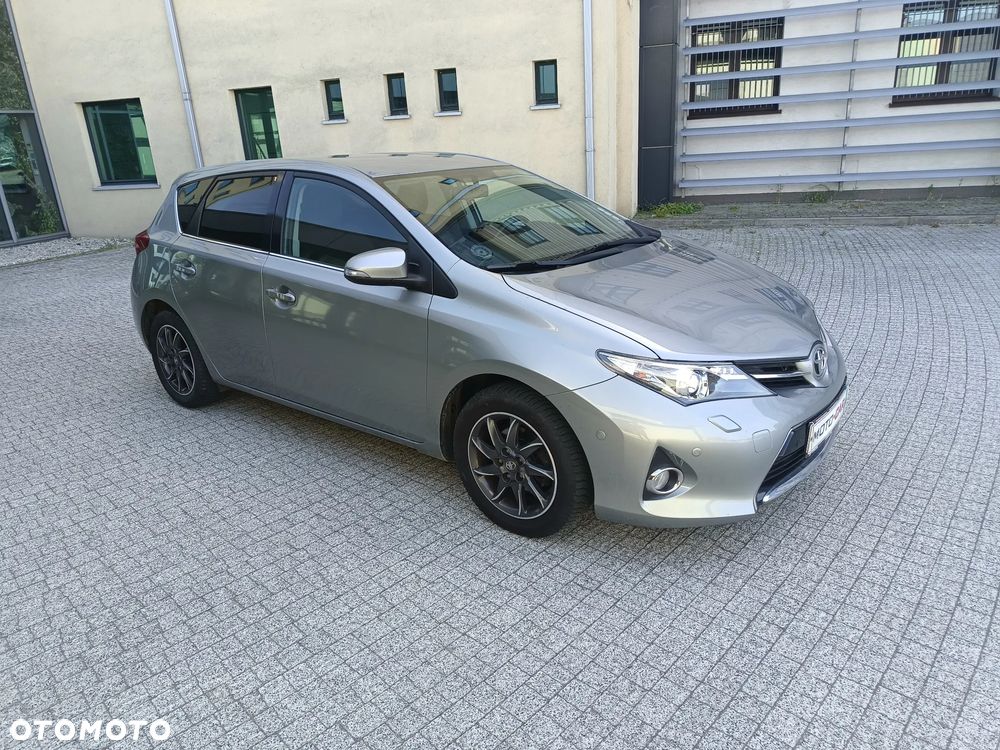 Toyota Auris 1.6 Sol - 1