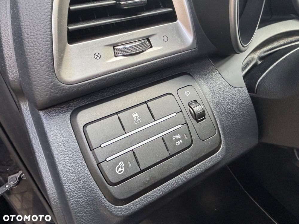 SsangYong/KGM Tivoli e-XGi 160 2WD Black+White - 15